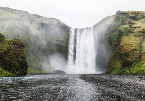 celand-adventure-travel-experience-waterfalls-glaciers-and-volcanic-landscapes